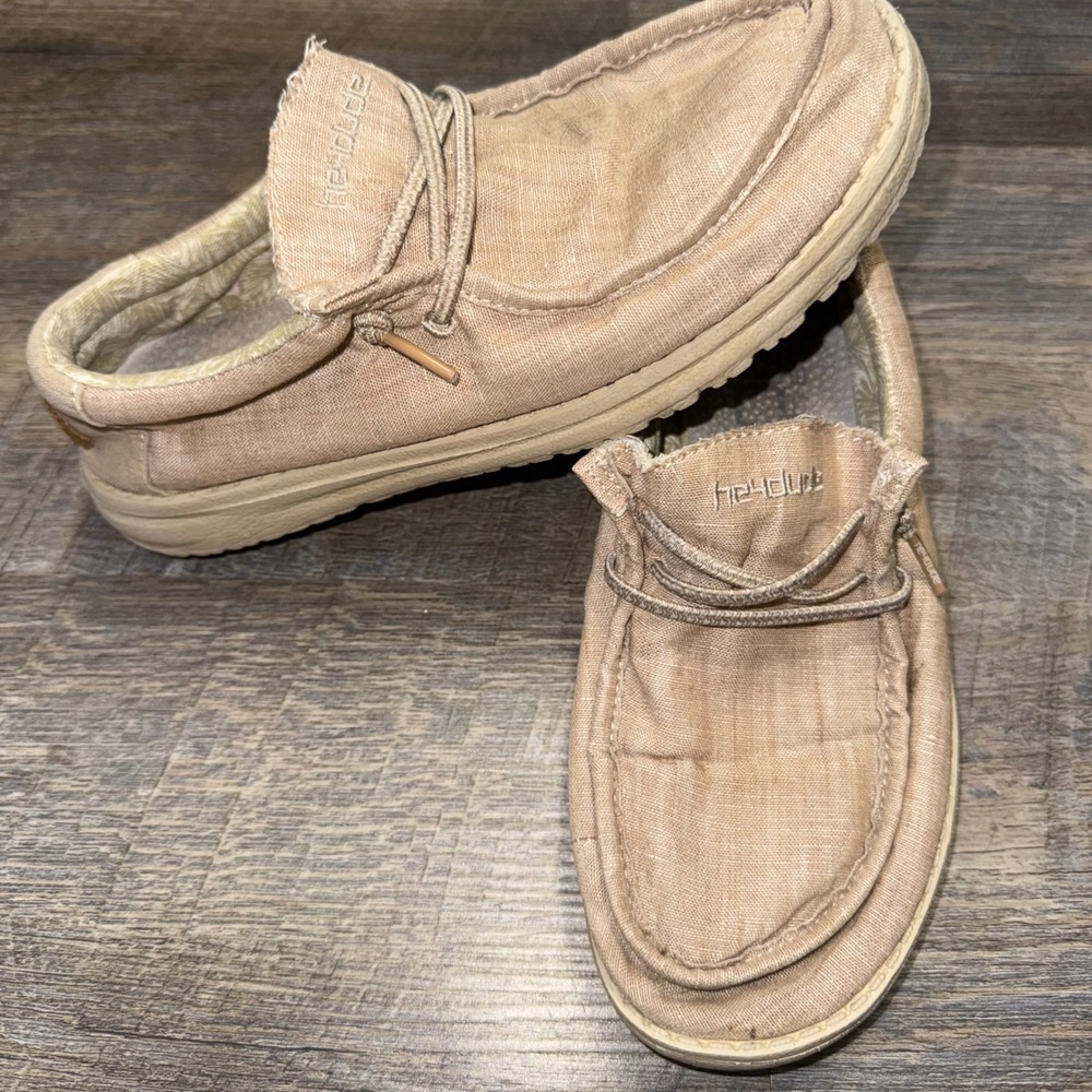 HEYDUDE Wally Youth Size 5 EU 37 Tan Beige Canvas Slip On Loafers Shoes